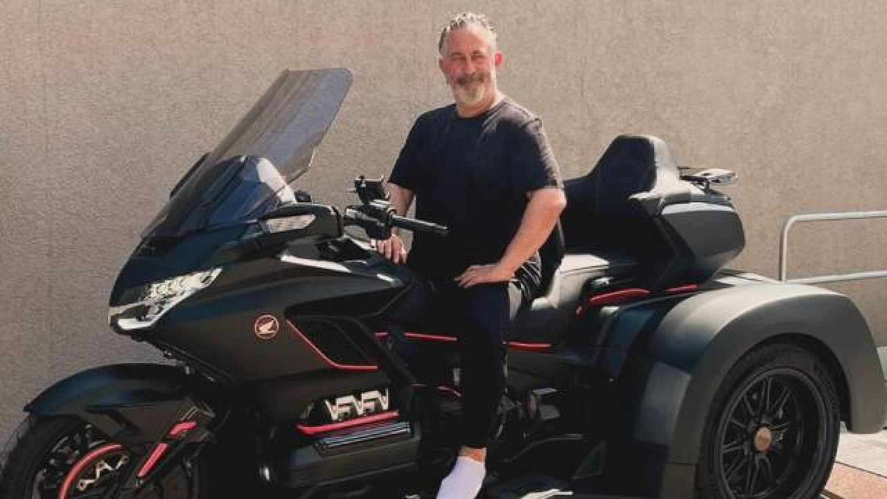 Cem Yılmaz'ın Lüks Motosikleti Göz Kamaştırdı