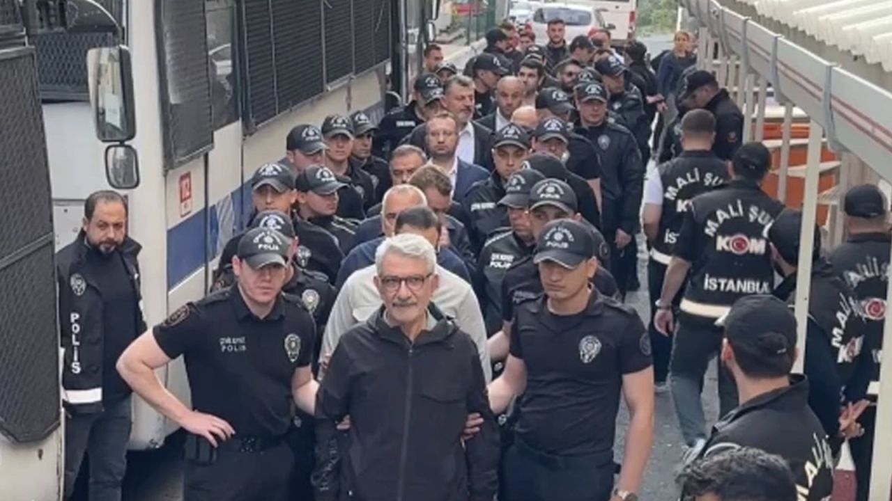 Chp'li Siyasetçilerin Gözaltına Alınmasına Dem Parti'den Tepki
