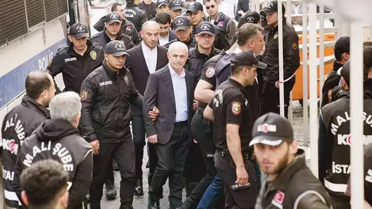 Ahmet Hakan'dan Gözaltı Görüntülerine İtiraz
