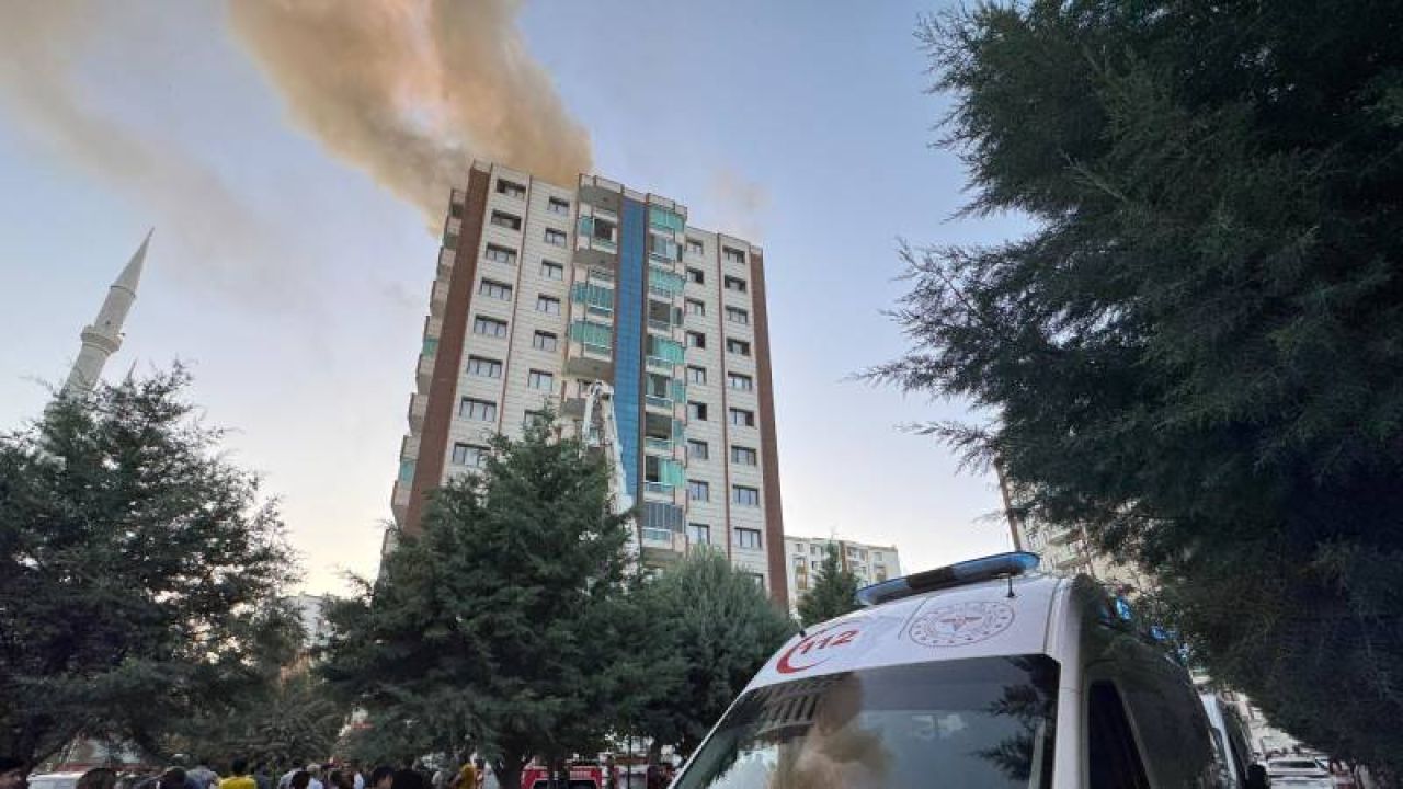 Diyarbakır'da 13 Katlı Binada Yangın: 23 Yaralı
