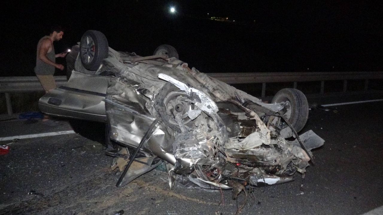 Düğün Yolunda Kaza: Karı Koca Öldü, Bebek Ağır Yaralı
