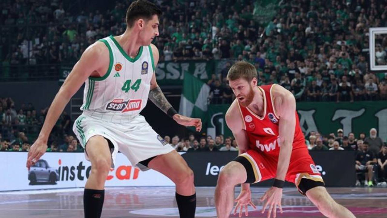 Olimpiyakos, Panathinaikos'u Yenerek Yunanistan'da Şampiyon Oldu
