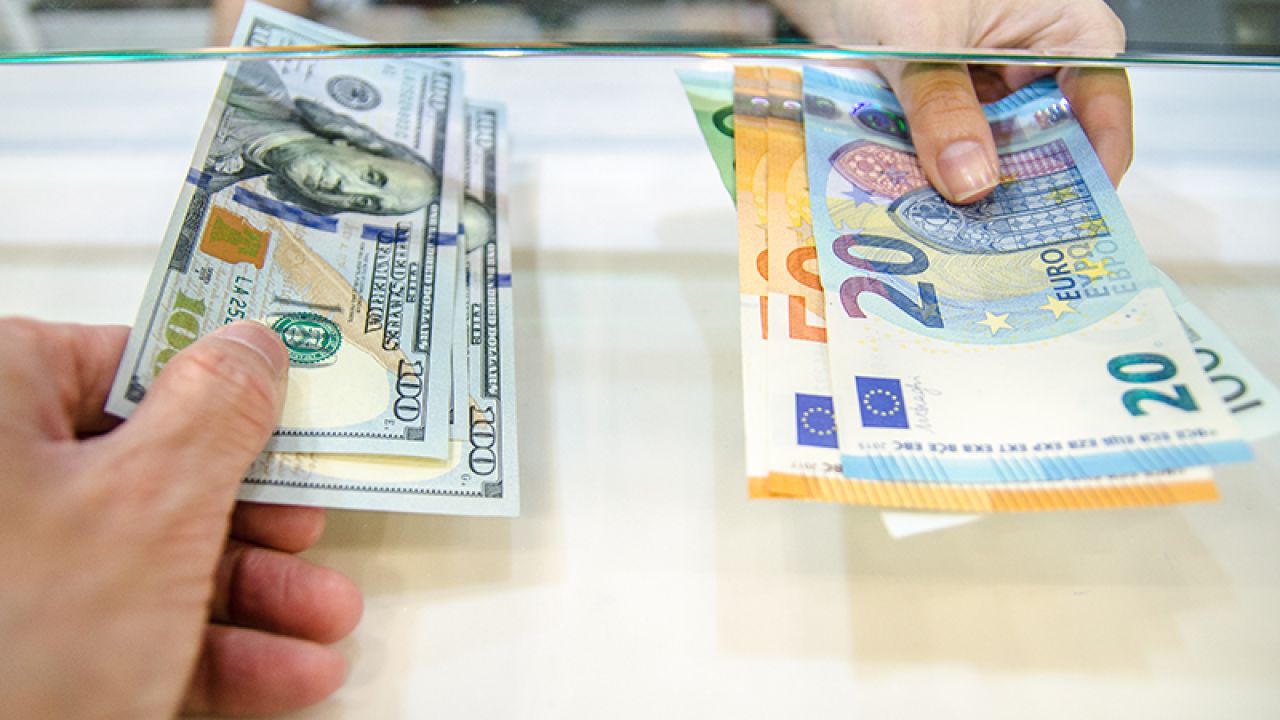 Dolar Ve Euro Haftaya Karışık Seyirle Başladı