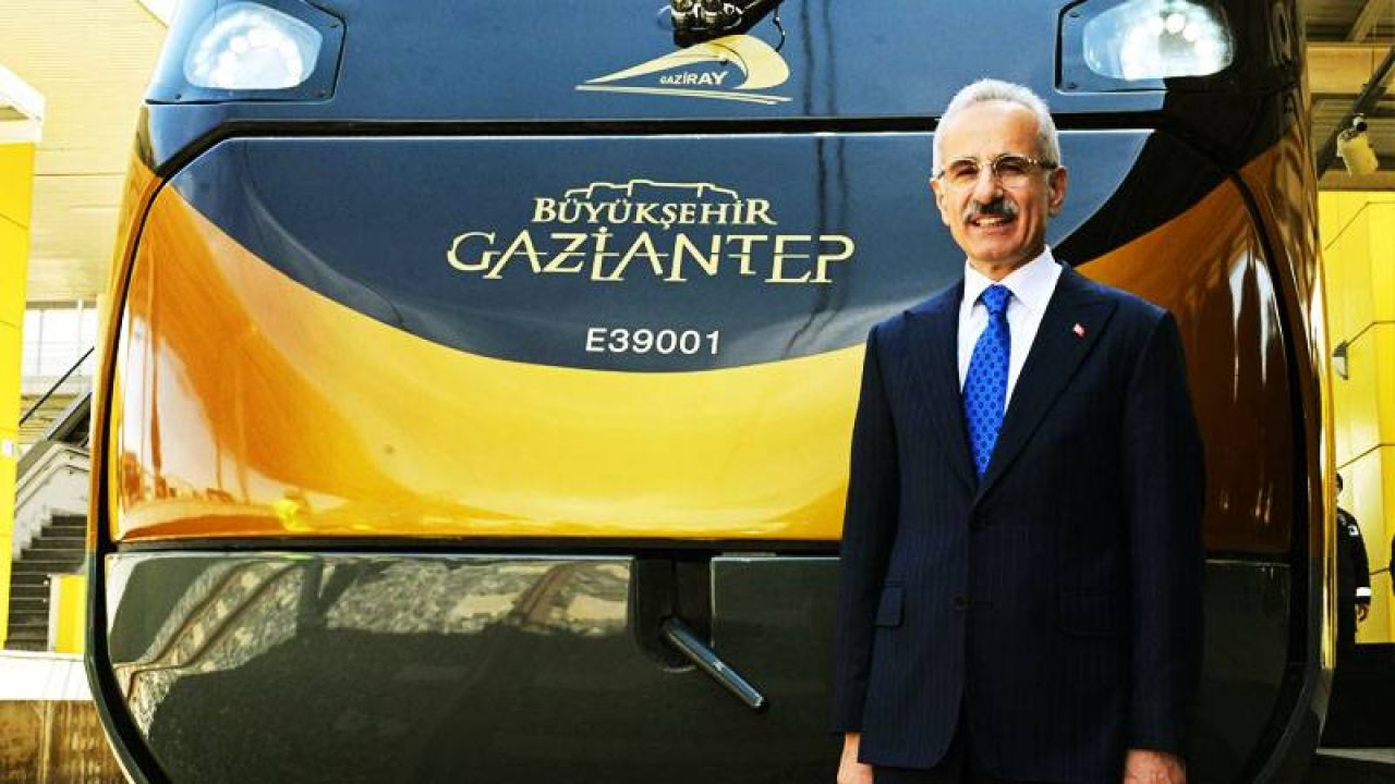 Bakan Uraloğlu: Trenler Güneş Enerjisiyle Üretilecek