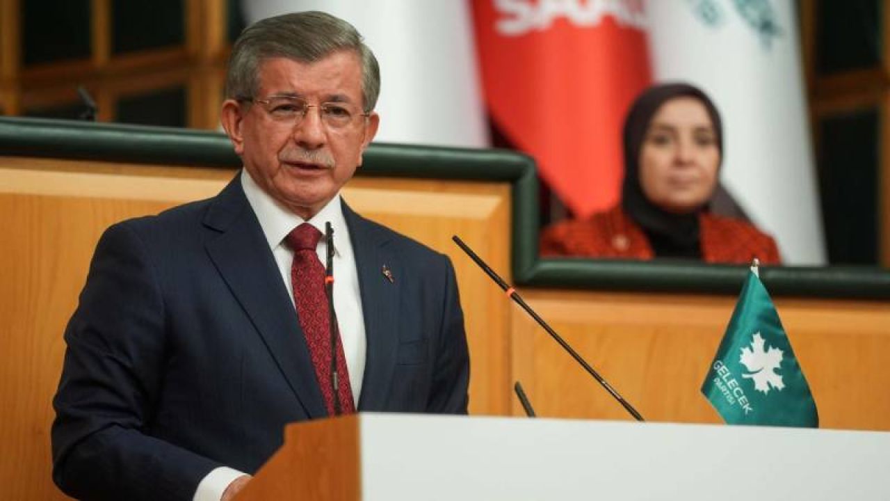 Ahmet Davutoğlu: Gazze'ye Gidecek Yolu Bize Açın, Zillet İçinde Yaşamaktansa İzzet İçinde Şehit Düşelim!
