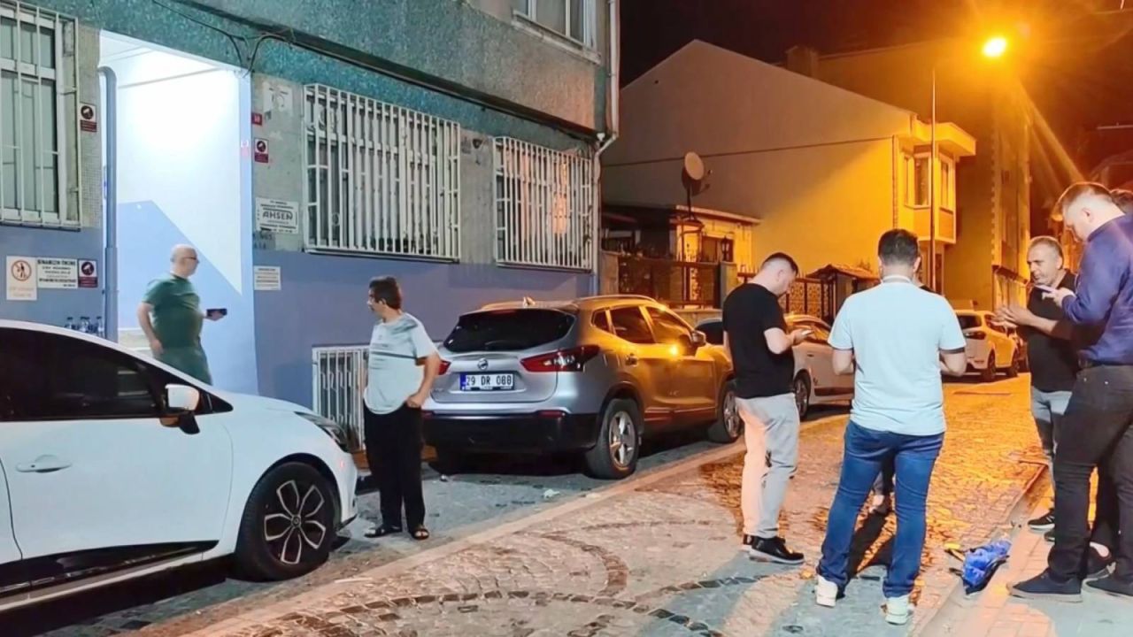 Polis Evinde Ölüm, Odada Ve Mutfakta Ceset Parçaları Bulundu