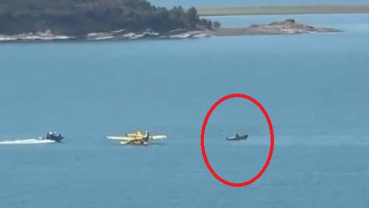 Orman Yangını Söndürme Uçağı Göle Düştü

