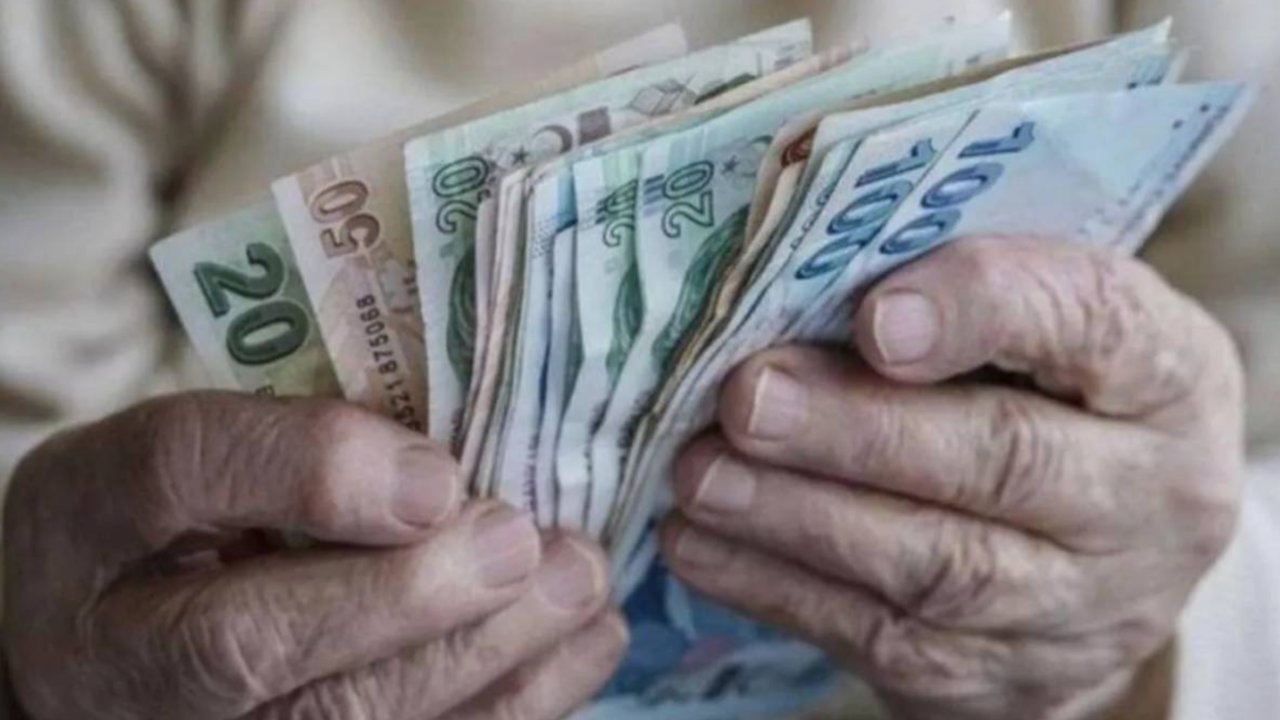 İki Dev Bankadan Sarsıcı Hamle! 15 Milyon Emekliye 100 Bin TL'lik Nakit Desteği Başladı