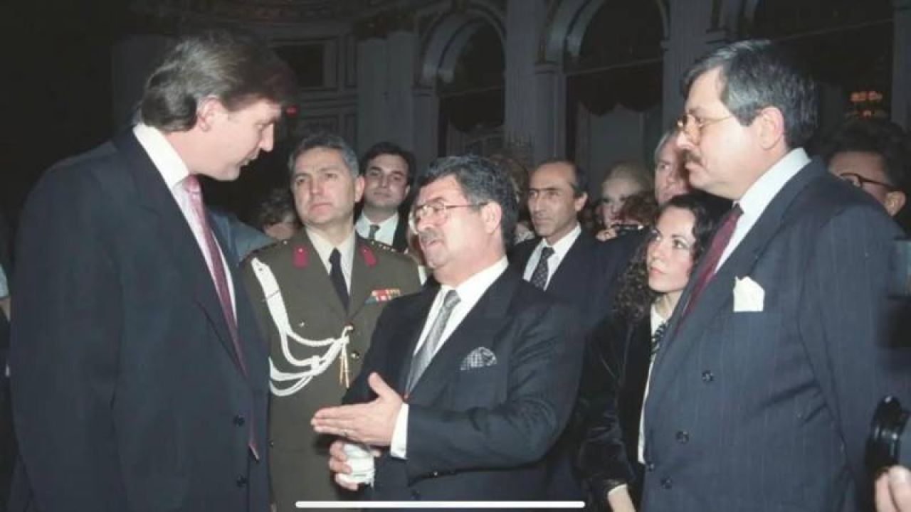 Sedat Ergin Arşivinden: Genç Trump ve Özal Aynı Karede
