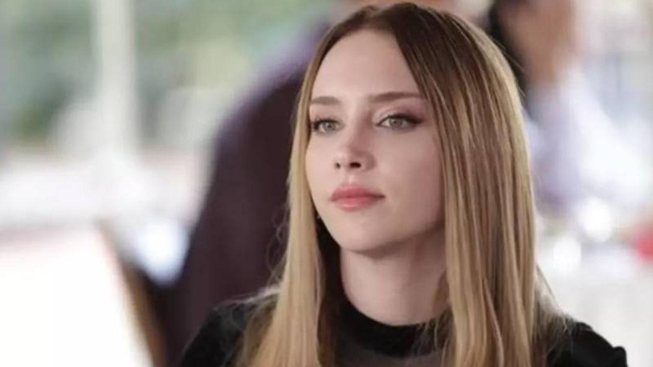 Oyuncu Hayal Köseoğlu, 10 Yıllık Hastalığını Açıkladı
