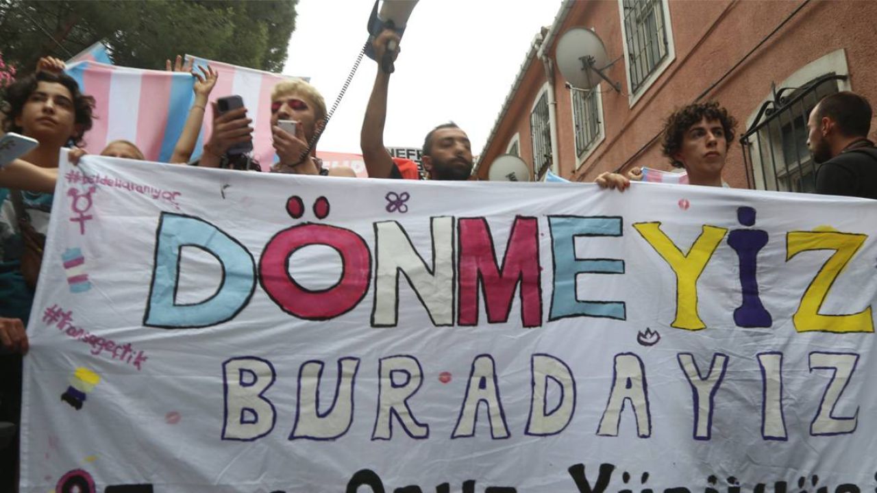 Sağlık Bakanlığı'ndan Translara Hormon İlacı İçin Yaş Sınırı