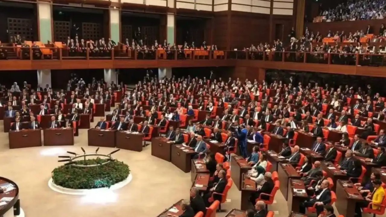 Emekliye 7.000 TL Mini İkramiye TBMM’de Kabul Edildi: Ödemeler Temmuz’da Başlıyor!