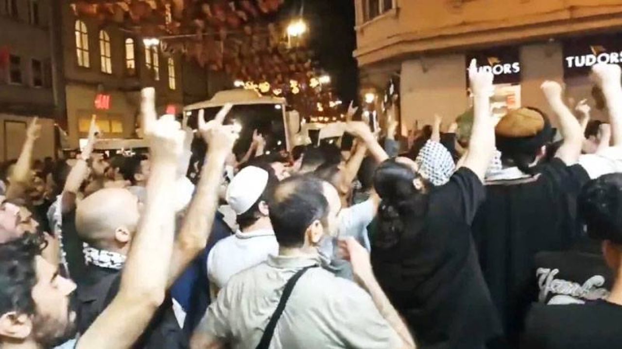 Leman Dergisi Protestosunda Camlar Kırıldı, Beyoğlu'nda Gösteri Yasağı