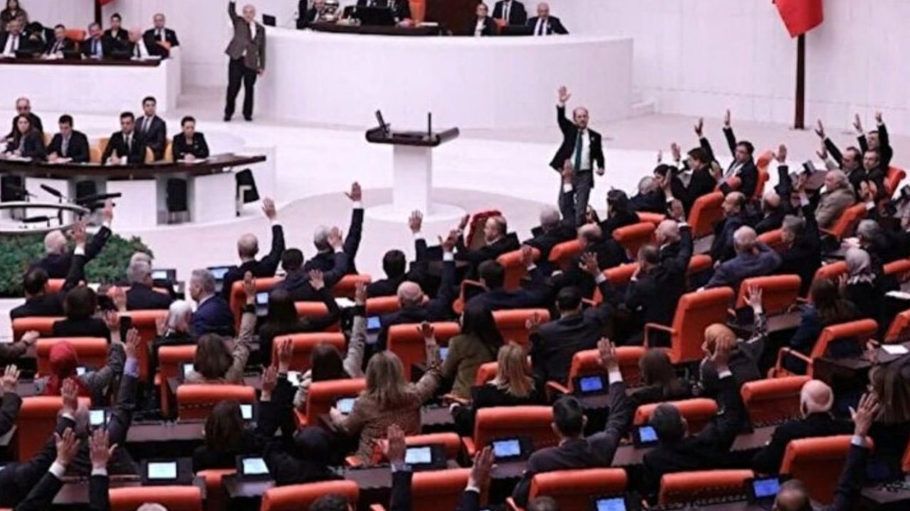 Torba Yasa Müjdesi! 3600 Ek Gösterge, Ev Hanımına Emeklilik ve Bağ-Kur’a 7200 Prim