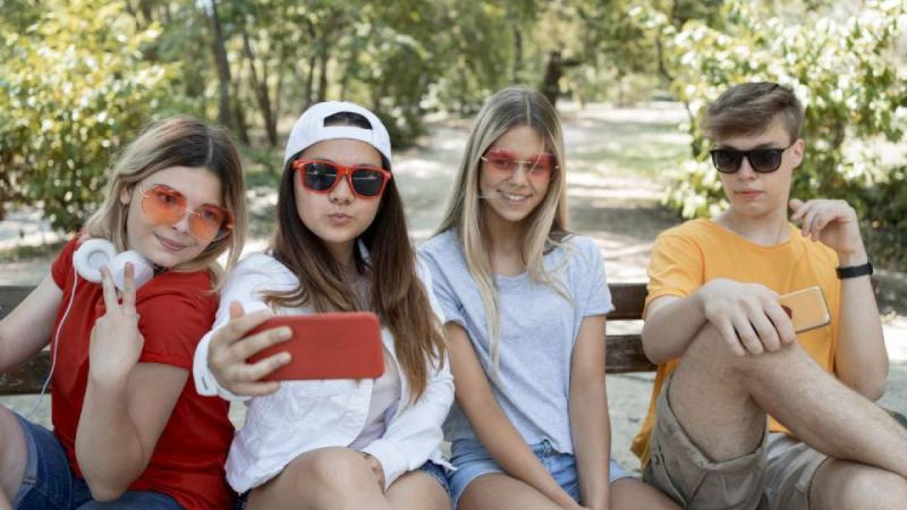 Z Kuşağı, Söz Konusu Yaş Grubunu "Yaşlı" Buluyor
