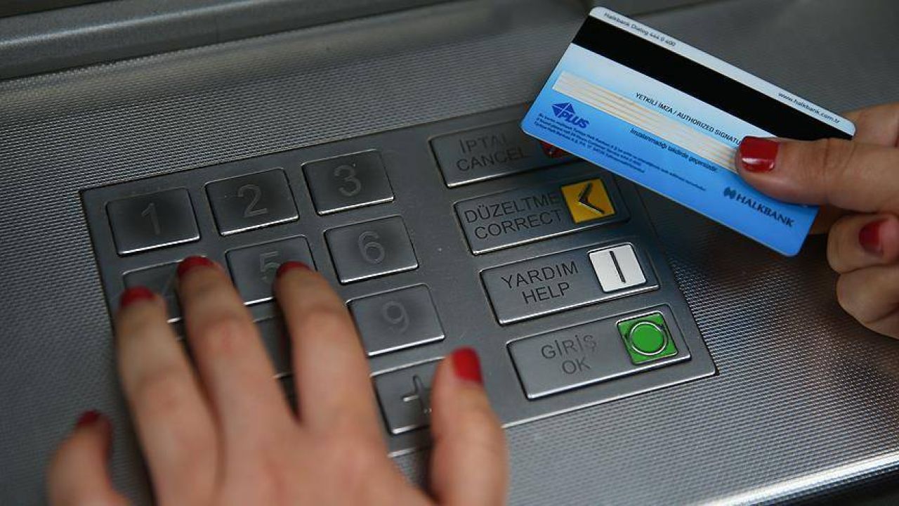 Atm'de Şifre Değiştirme Zorunluluğu Kapıda
