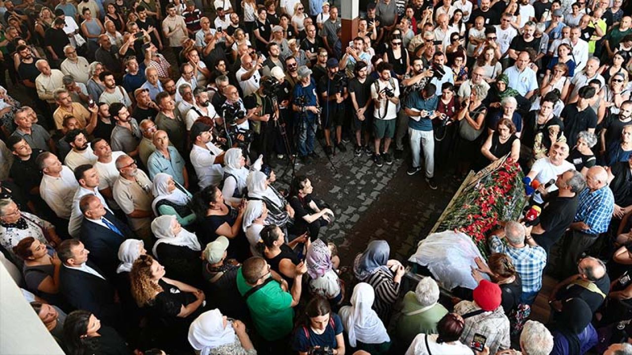 Cumartesi Anneleri'nin Sembol İsmi Emine Ocak Son Yolculuğuna Uğurlandı
