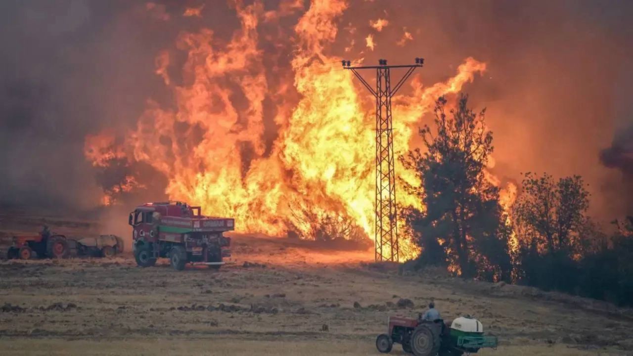 Yumaklı'dan Orman Yangınları Açıklaması: Antalya Kontrol Altında, Manisa'da Büyük Ölçüde Kontrol Sağlandı

