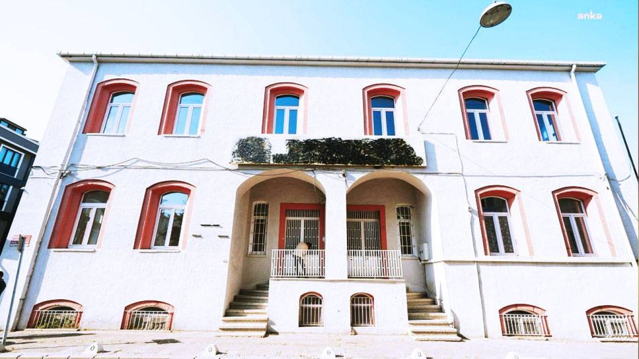 Üsküdar Belediyesi, Ensar Vakfı'na Tahsis Edilen Binayı Geri Aldı
