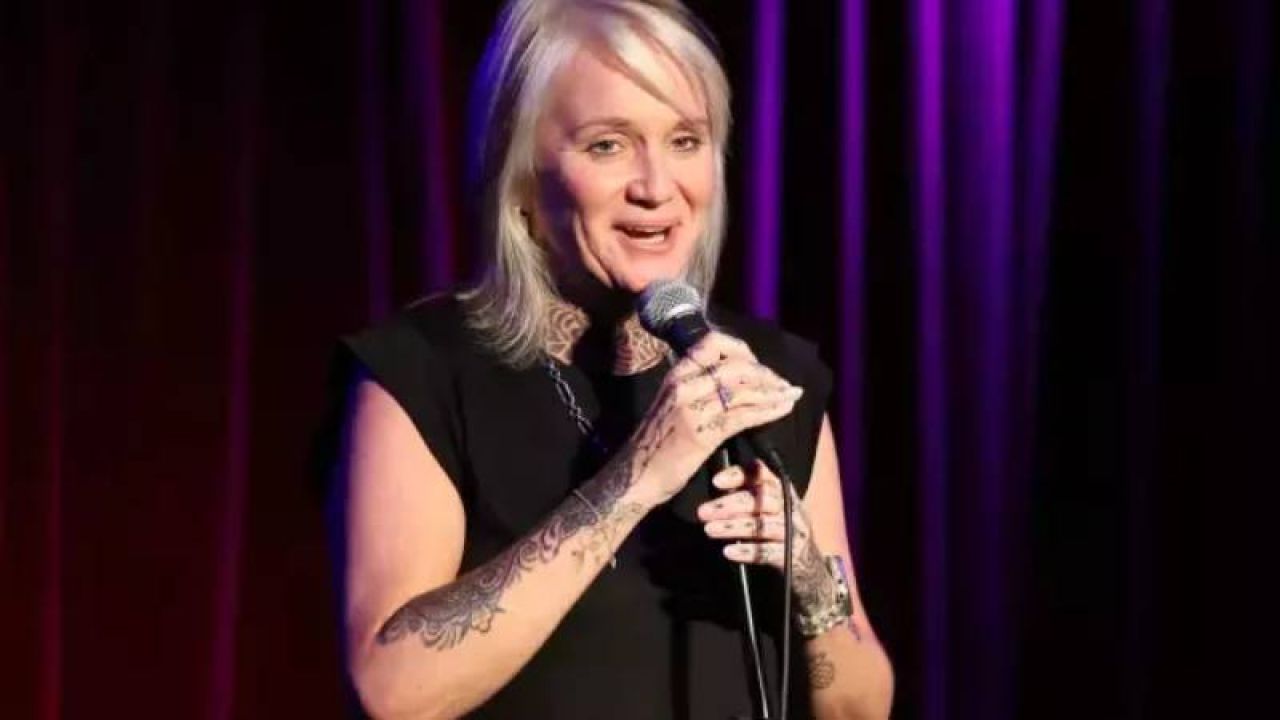 İngiliz Komedyen İstanbul'da Mağazadan İzinsiz Çıktı, Ürünleri İade Etti Ama Gözaltına Alındı
