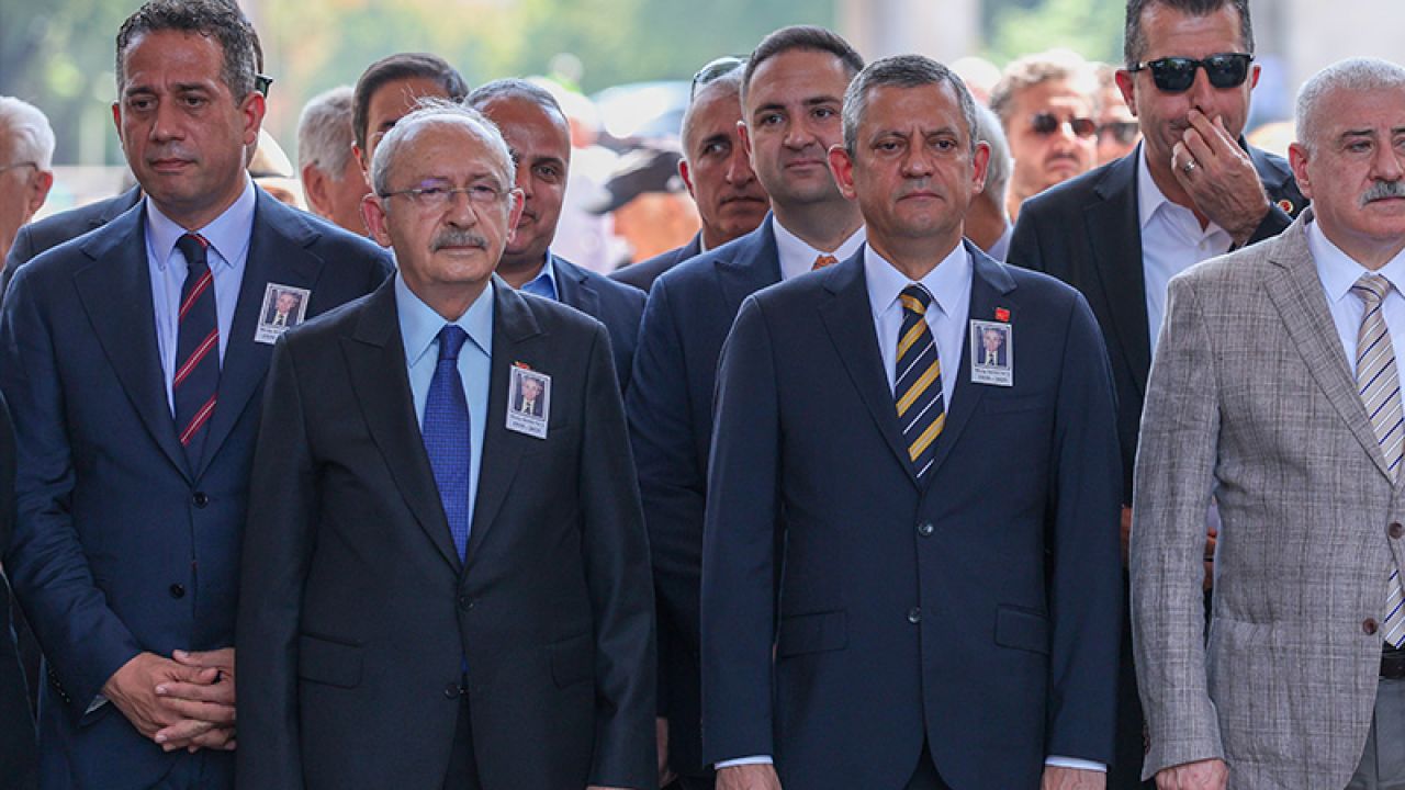 Özel Ve Kılıçdaroğlu, Somuncu'nun Cenazesinde Bir Araya Geldi
