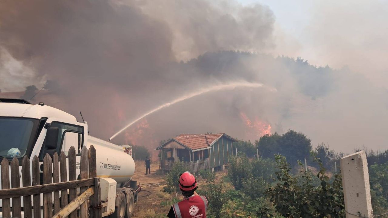 Yerlikaya'dan Yangın Bilançosu: Kontrol Altındaki İllerdeki Maddi Hasar Açıklandı

