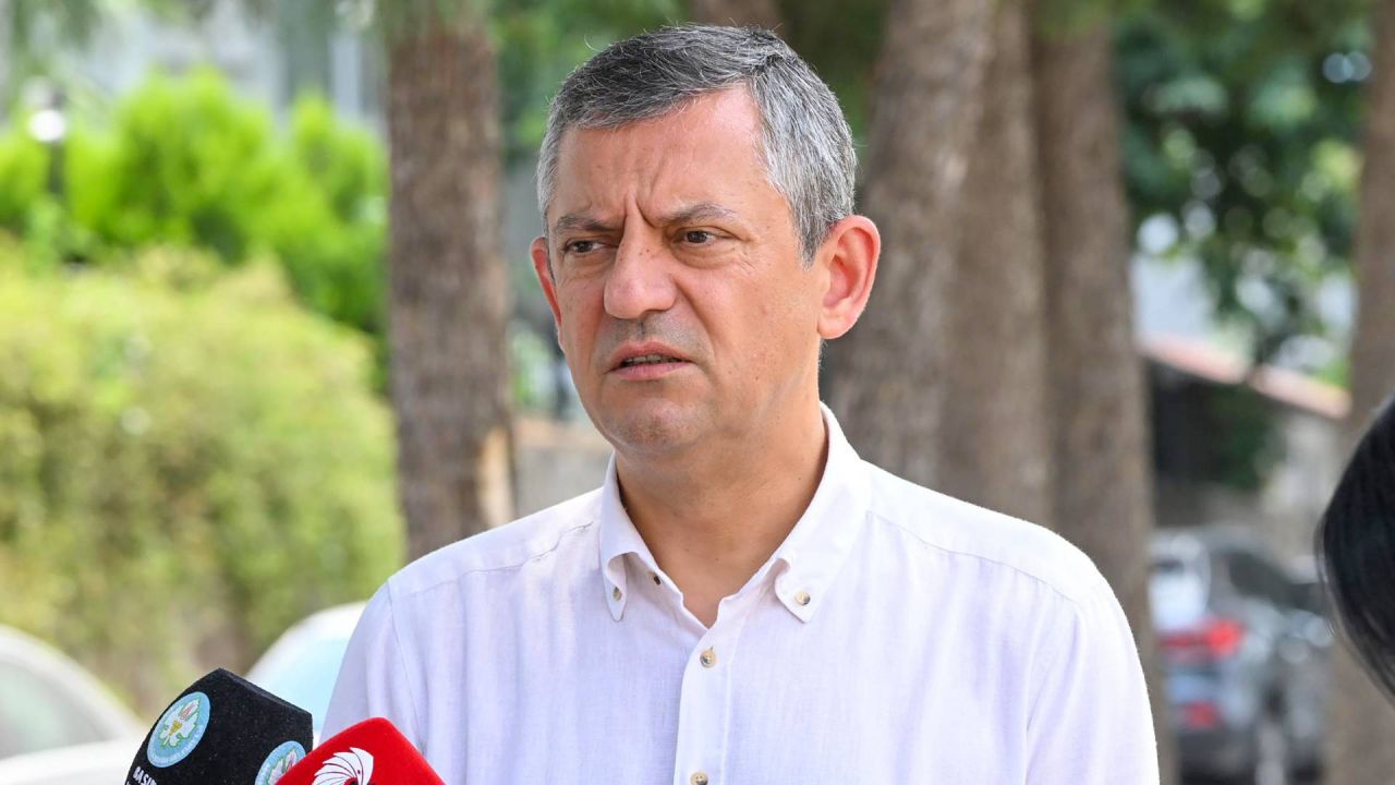 Özgür Özel'den Tusaş'a Ziyaret: Kaan'ın Kendi Motoruyla Uçuş Azmi Görüldü
