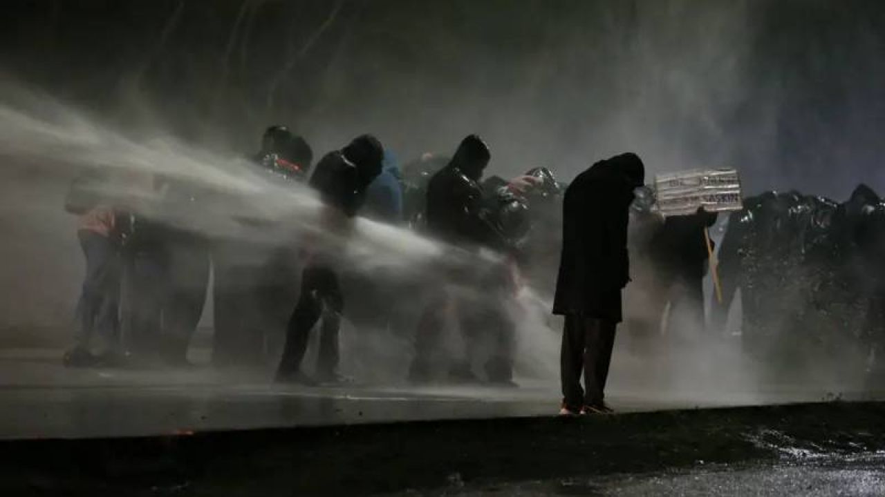 Ankara Barosu: Polis Şiddeti En Çok Türk Bayrağı Ve Atatürk Posteri Taşıyan Gençlere Yöneldi
