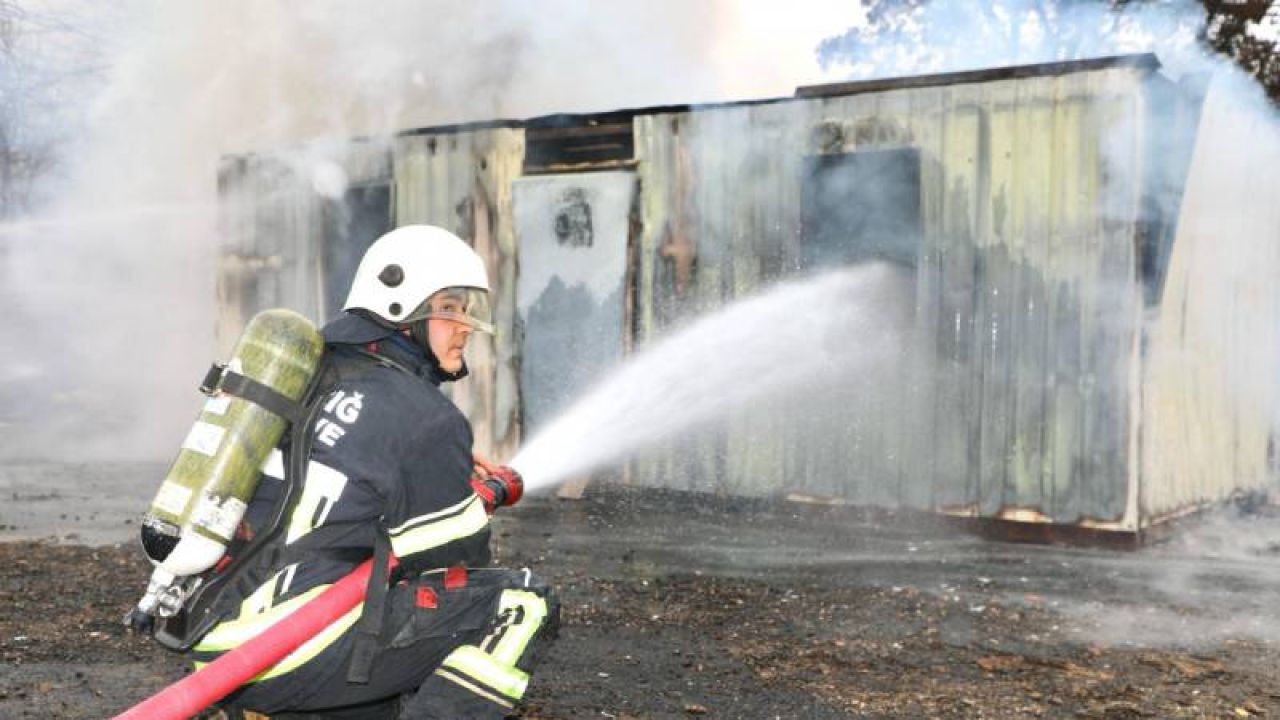 İtfaiyeciler "Meslek Olma" Talebiyle Halkın Güvenliğine Dikkat Çekti
