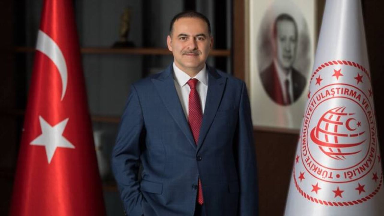 E-İmza Skandalının Odağındaki Bakan Yardımcısının Özgeçmişi Mercek Altında
