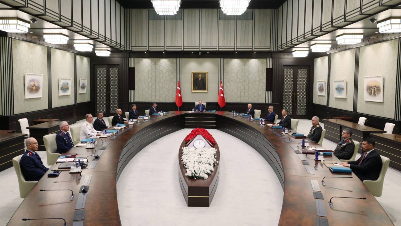 Cumhurbaşkanı Erdoğan Başkanlığında Yüksek Askeri Şûra Toplantısı Sürüyor
