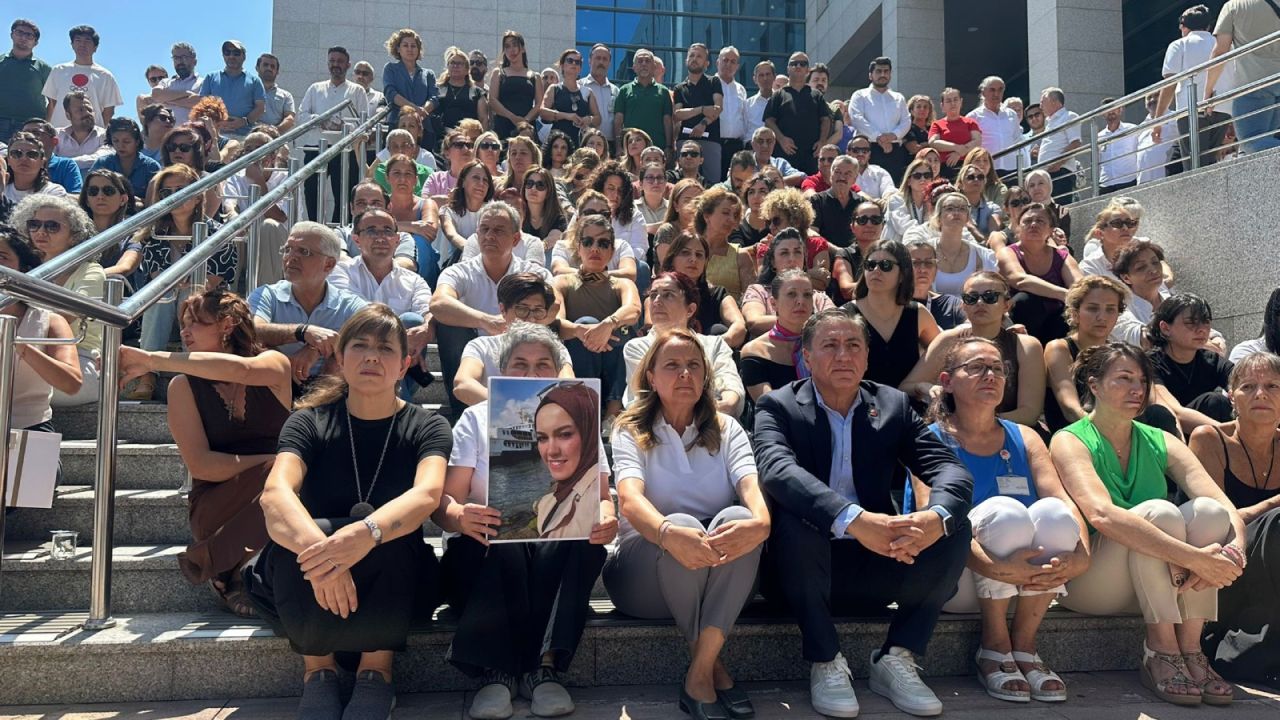 Saliha Akkaş, Boşanma Aşamasındaki Eşi Tarafından Katledildi: Tbmm'deki Mesai Arkadaşlarından Sessiz Eylem
