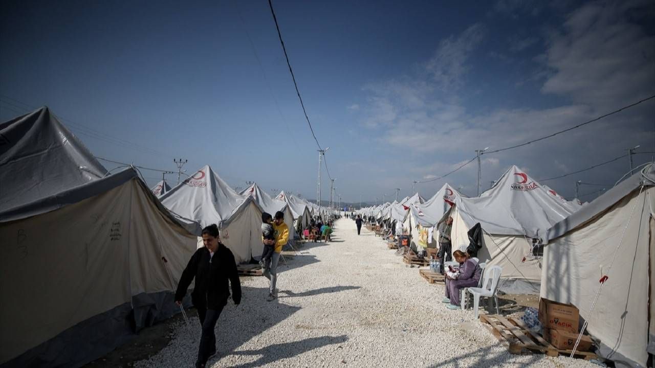 Ertuğrul Özkök'ten Dikkat Çeken Soru: 7 Şubat Kamyonu Nereye Çarptı?
