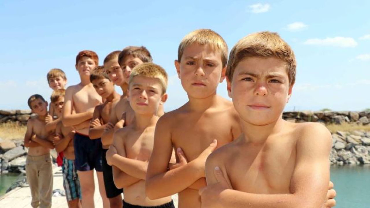 Van Gölü'nde Saçları Sararan Çocuklara Galatasaray'dan Davet
