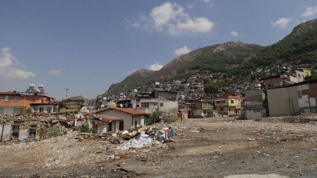 Hatay'da Riskli Alan İlan Edilen Affan Mahallesi Halkı: Burada Doğduk, Burada Ölmek İstiyoruz
