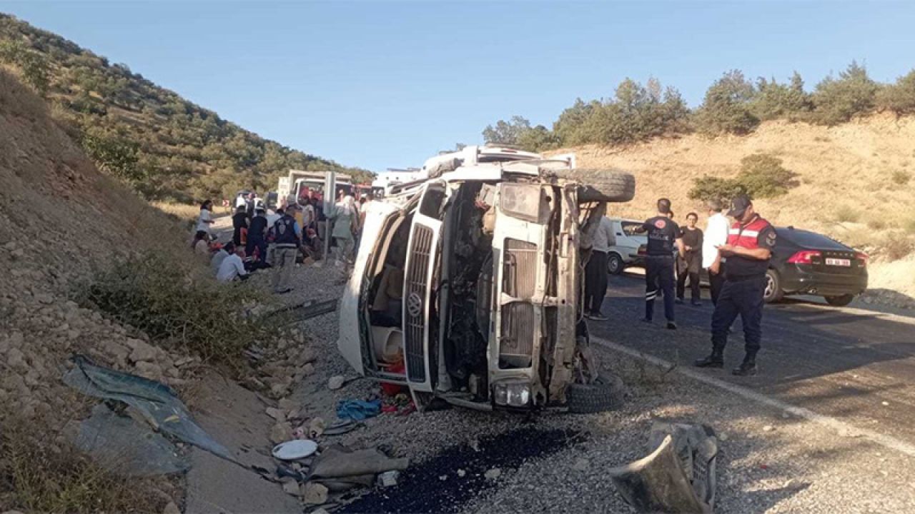 Adıyaman'da Tarım İşçilerini Taşıyan Minibüs Devrildi: 23 Yaralı
