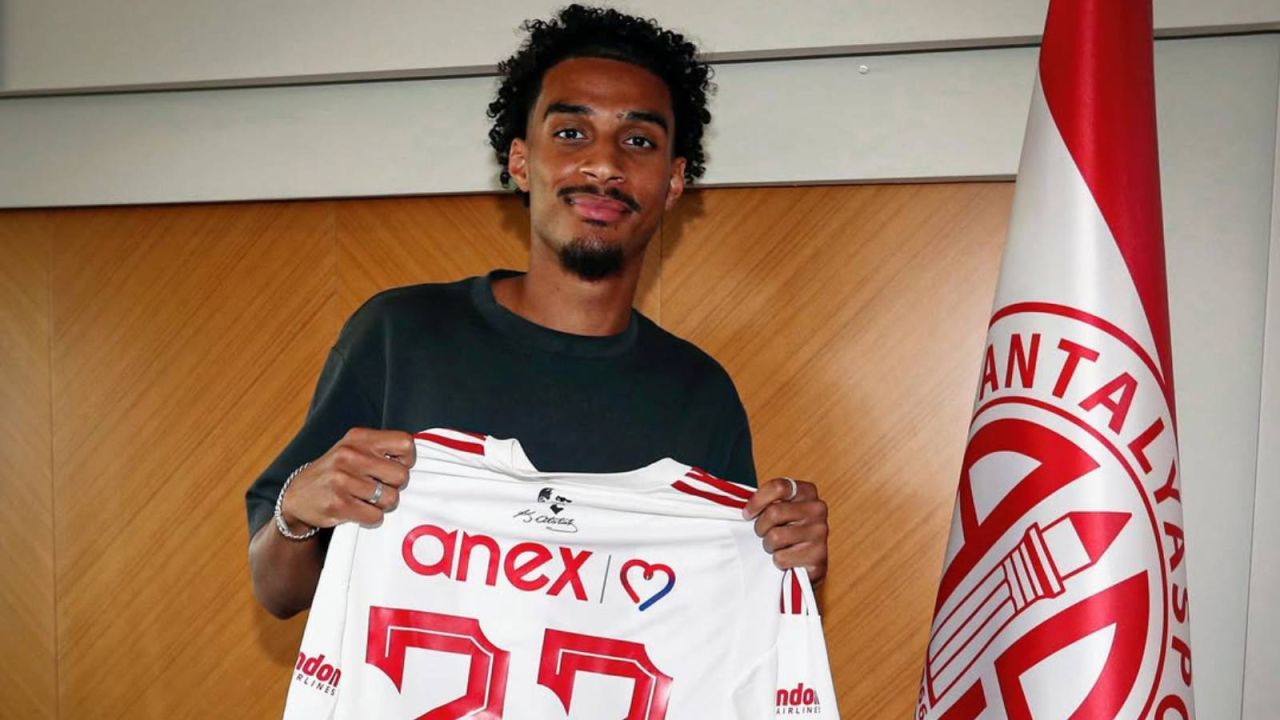 Antalyaspor, Gambiyalı Ceesay İle Sözleşme İmzaladı
