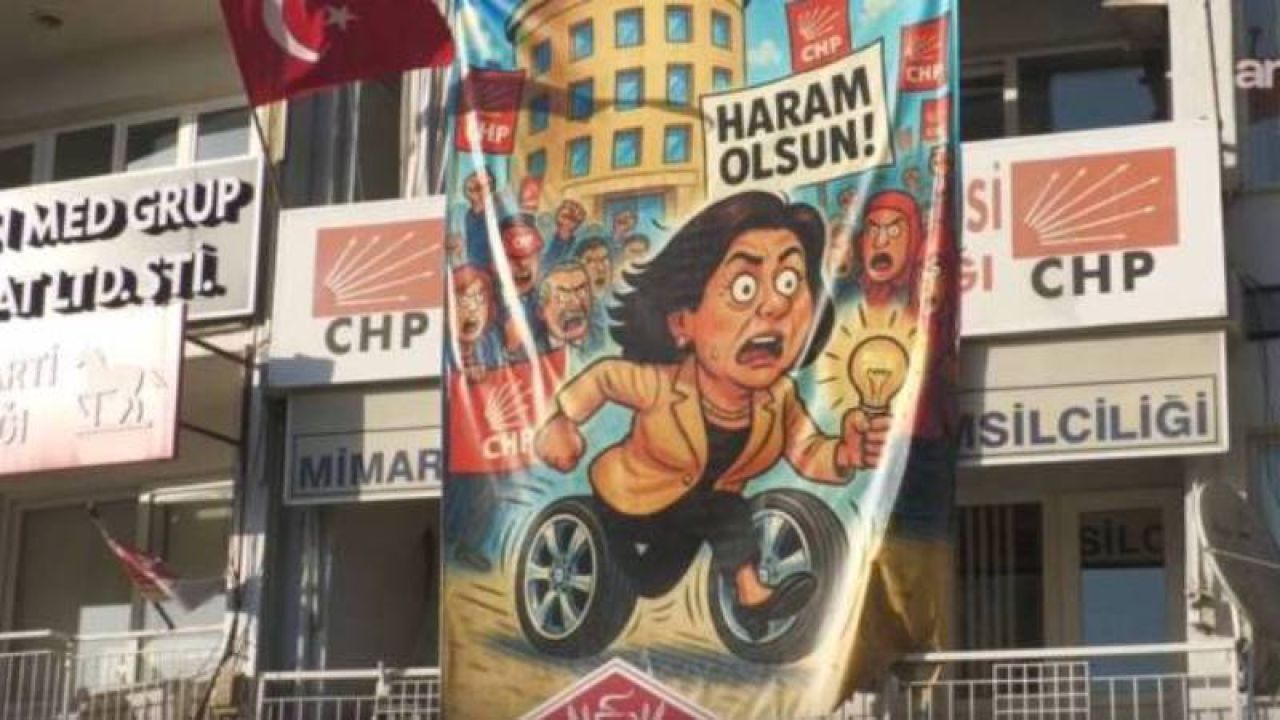 Chp Binasına Özlem Çerçioğlu Pankartı Asıldı: "Haram Olsun!"
