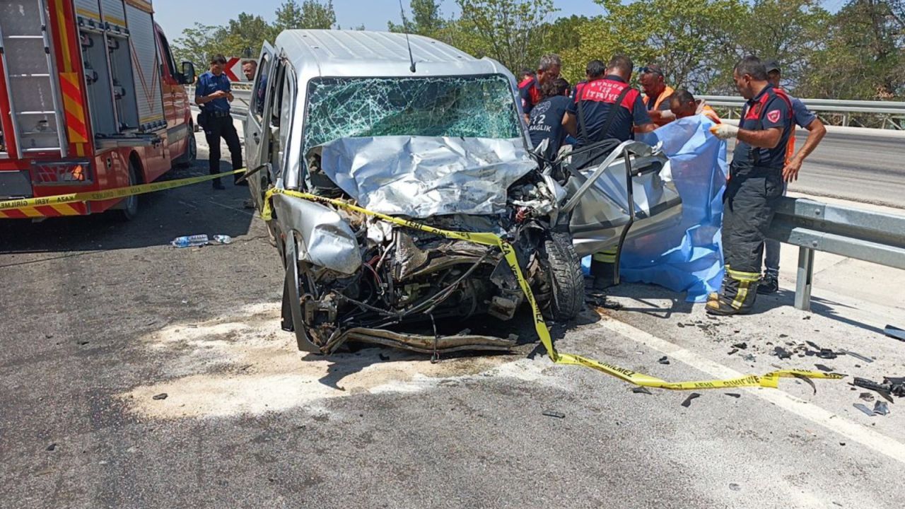 Yol Çalışması Nedeniyle Tek Şeride Düşen Yolda Kaza: 3 Ölü, 3 Yaralı
