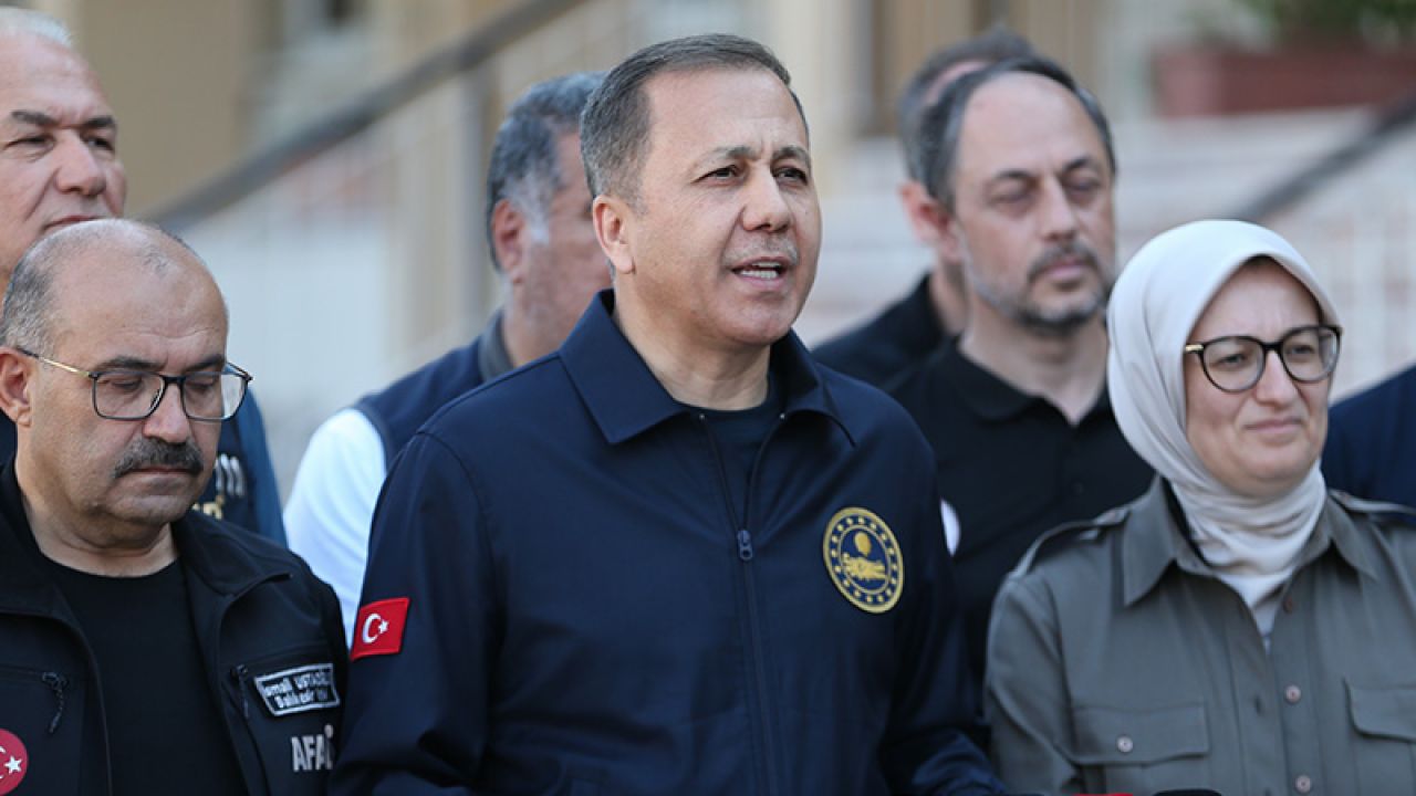 İçişleri Bakanı Yerlikaya: Sındırgı'da 831 Bağımsız Bölüm Yıkık ve Ağır Hasarlı
