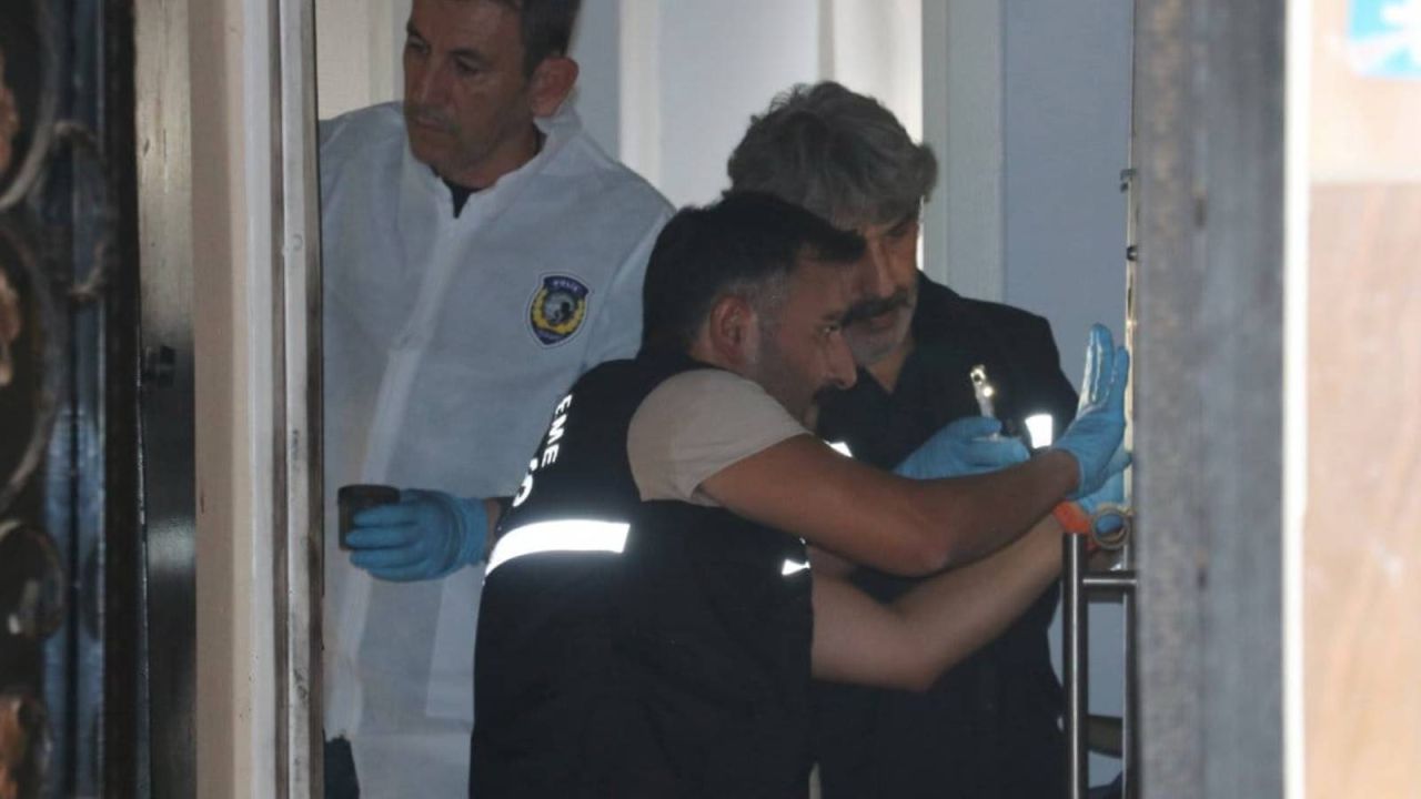 Cezaevinden Çıktı, Eski Sevgilisinin Evini Bıçakla Bastı: 2 Yaralı
