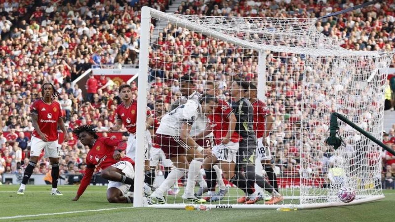 Altay Bayındır İngiltere'de Eleştiri Oklarının Hedefi Oldu
