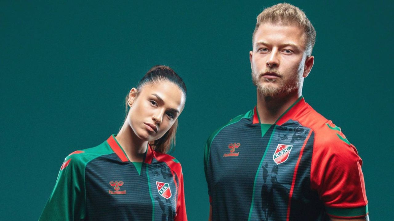 Karşıyaka'dan Atatürk Ve Zübeyde Hanım Temalı Forma
