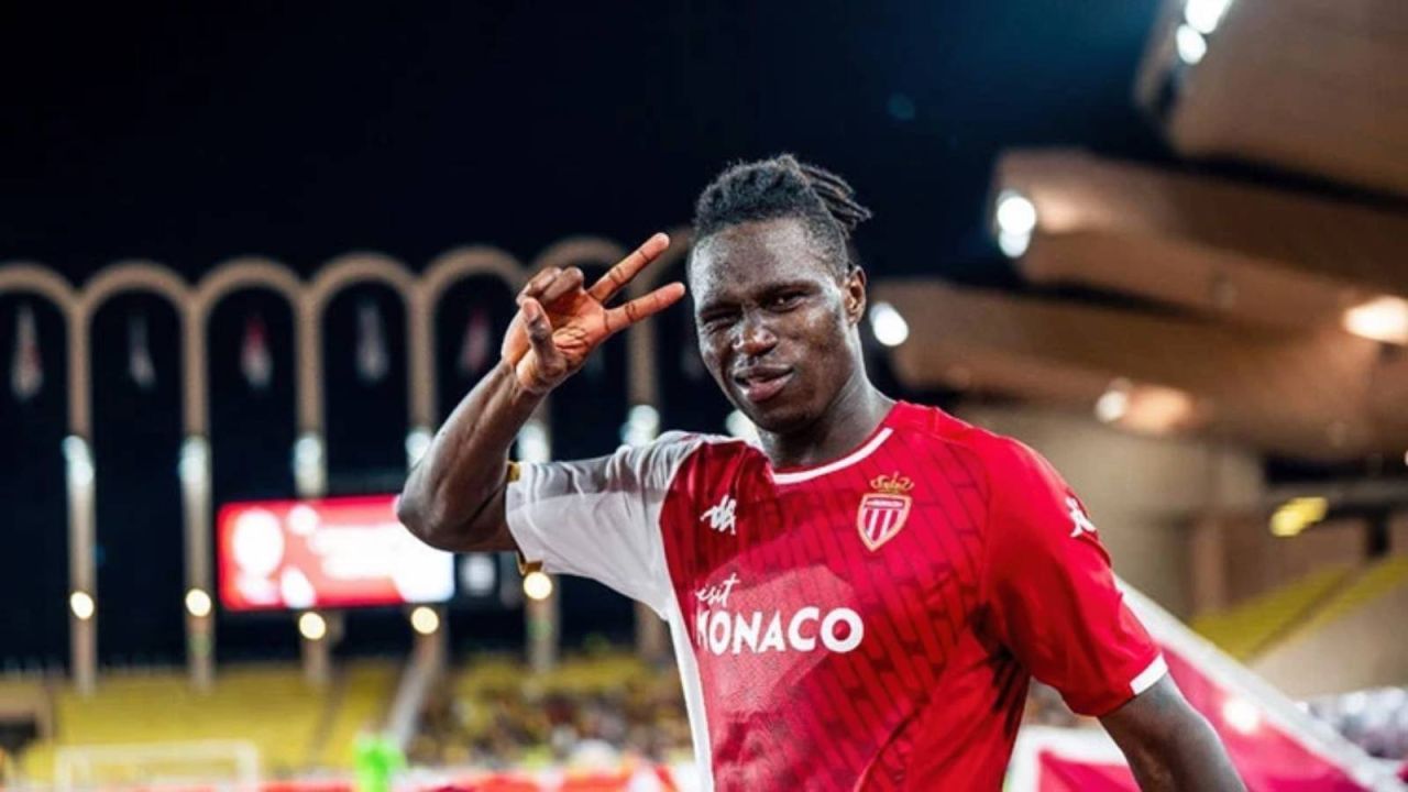 Galatasaray, Wilfried Singo'yu Kadrosuna Kattı: Yıldız Oyuncu İstanbul'da
