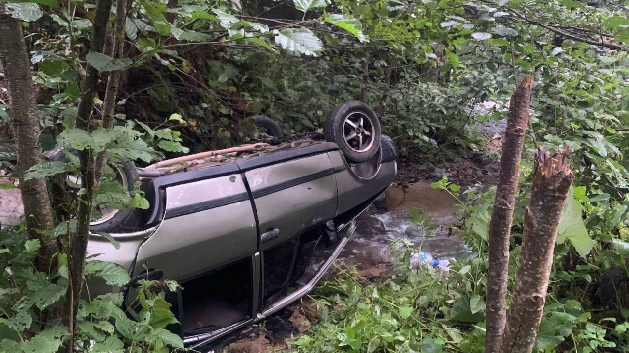 Giresun'da Otomobil Dere Yatağına Devrildi: 3 Yaralı
