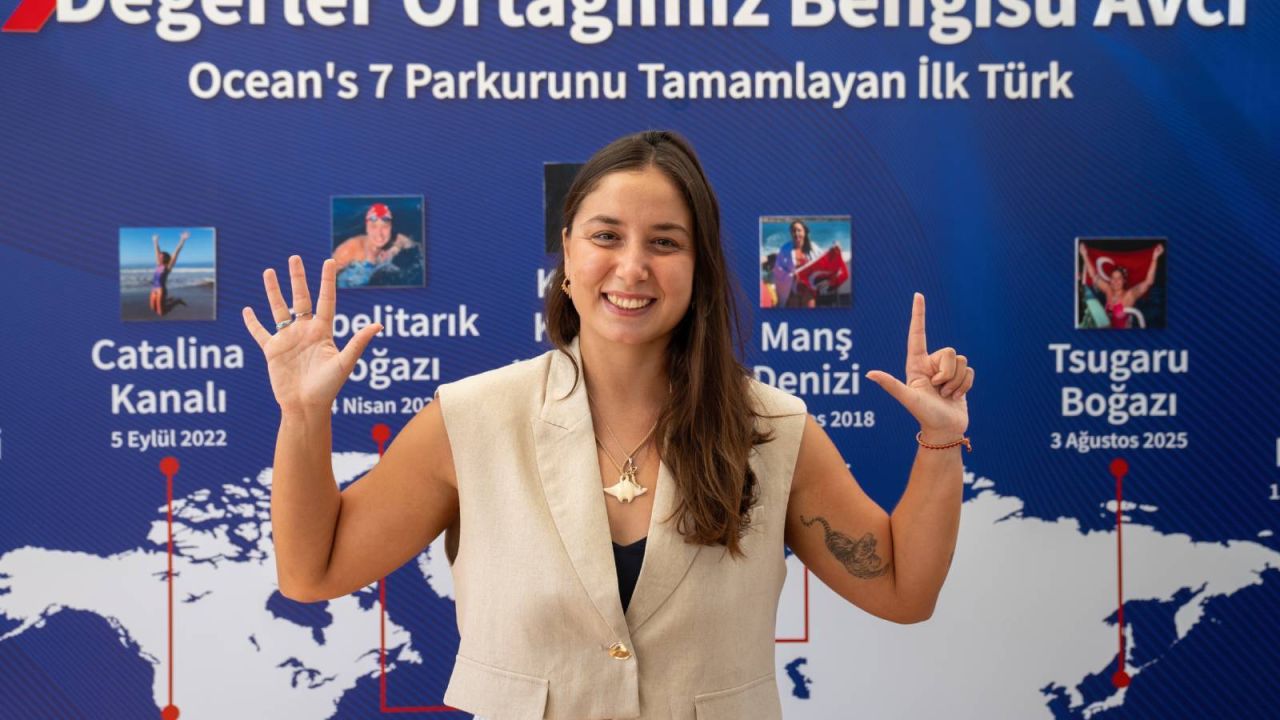 Okyanus Yedilisi'ni Tamamlayan İlk Türk Yüzücü Bengisu Avcı, Kuzey Kanalı'nda Hipotermiyle Mücadele Etti
