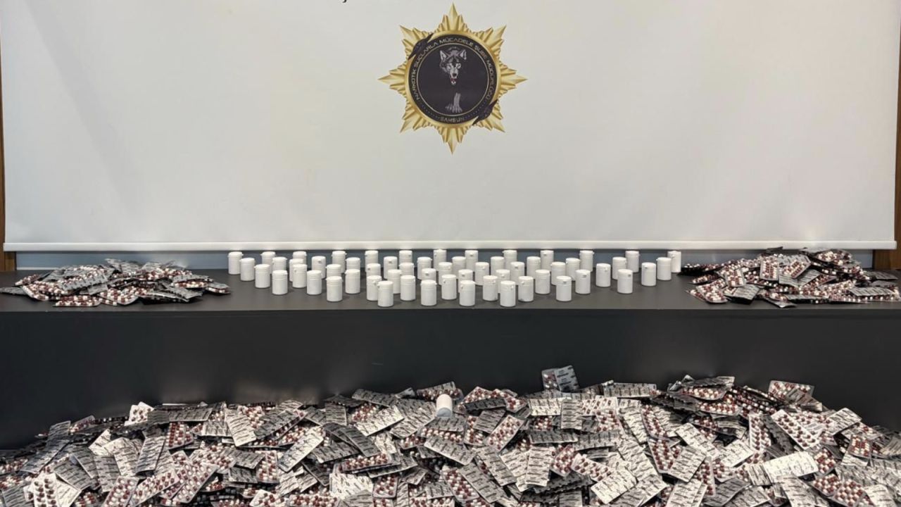 Samsun'da Valizde 24 Bin Sentetik Ecza Yakalandı
