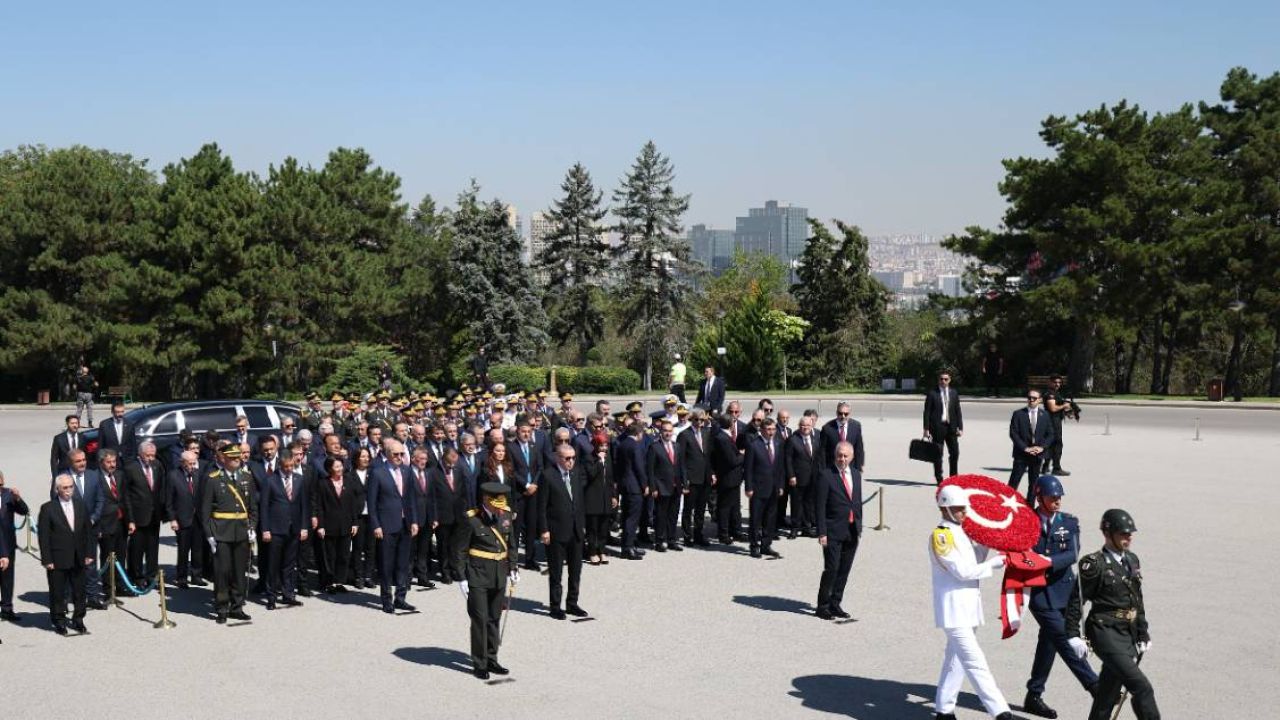 Chp'li Emir'den Erdoğan'ın Anıtkabir Ziyaretindeki Sloganlara Sert Tepki
