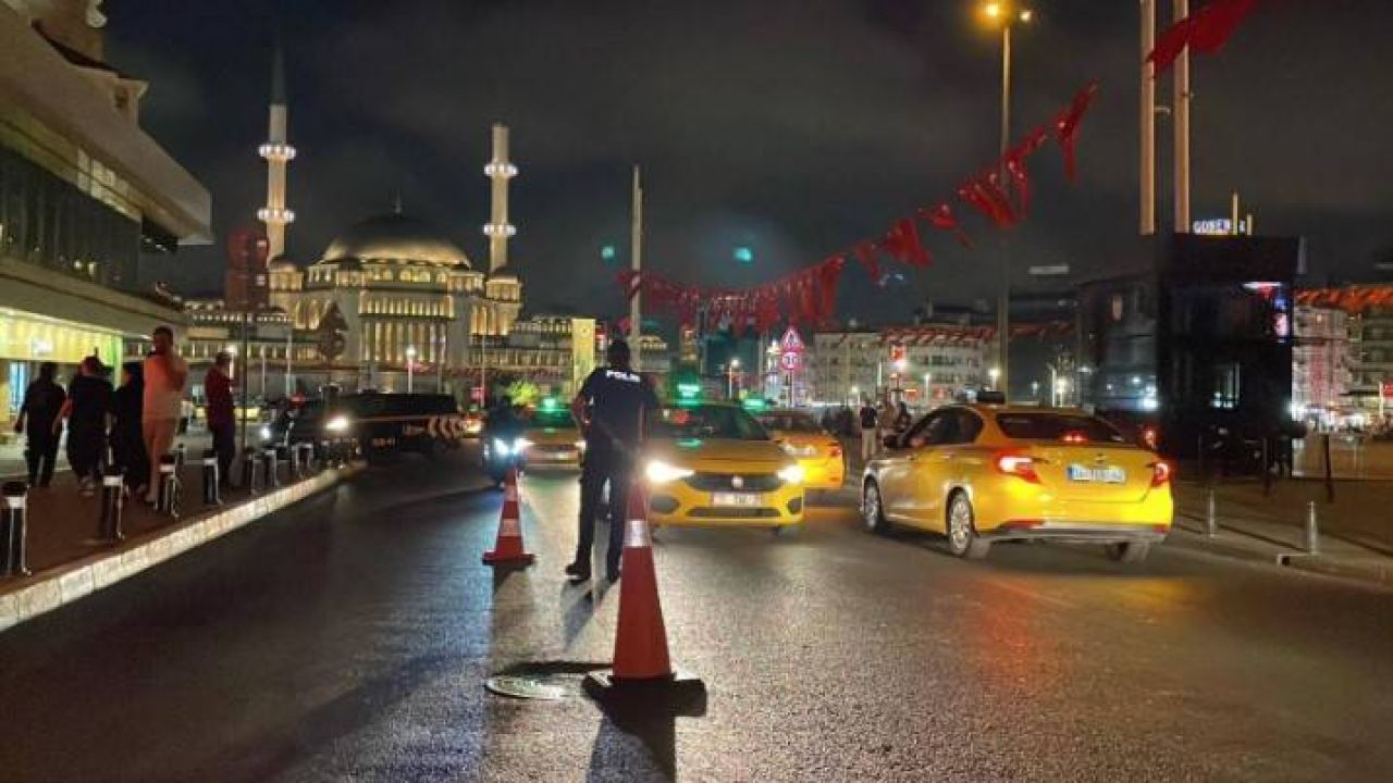 İstanbul'da Huzur Operasyonu: Taksim Dahil Birçok Bölgede Gbt Kontrolü, 621 Gözaltı
