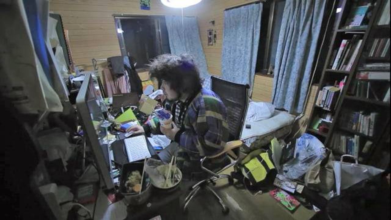 Ertuğrul Özkök'ten Dikkat Çeken Soru: Türklerin Yüzde Kaçı "Hikikomori", Yüzde Kaçı "Yürüme Bandı" Hedonisti?
